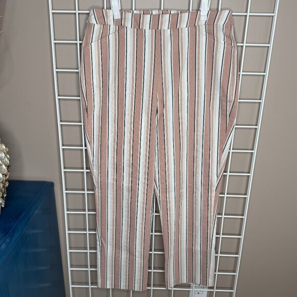 Patchington Size 10 Stripped Crop Pants - Picture 6 of 7